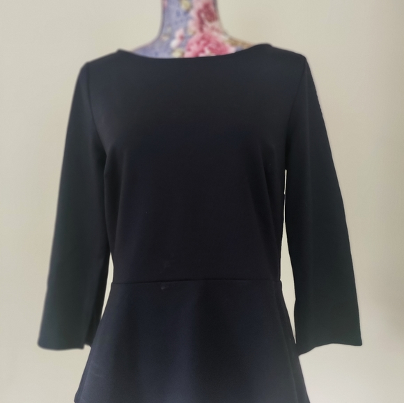 Beautiful Ann Taylor navy peplum top, size M - Picture 1 of 5